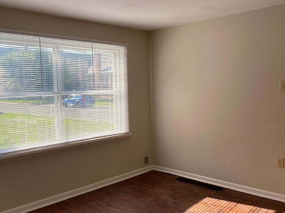 2nd image of 300 N Church St #300