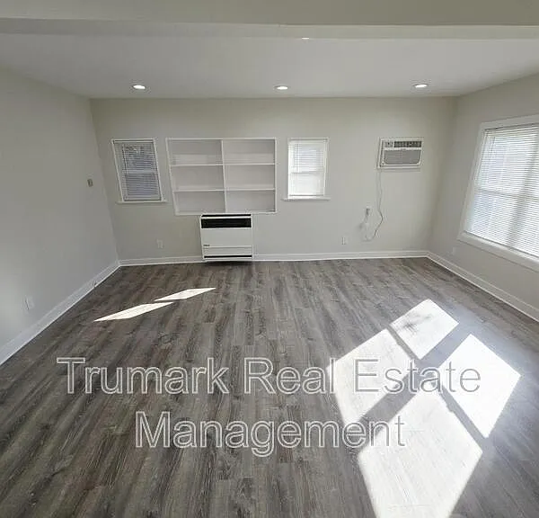 433 W Garfield Ave — Photo 16