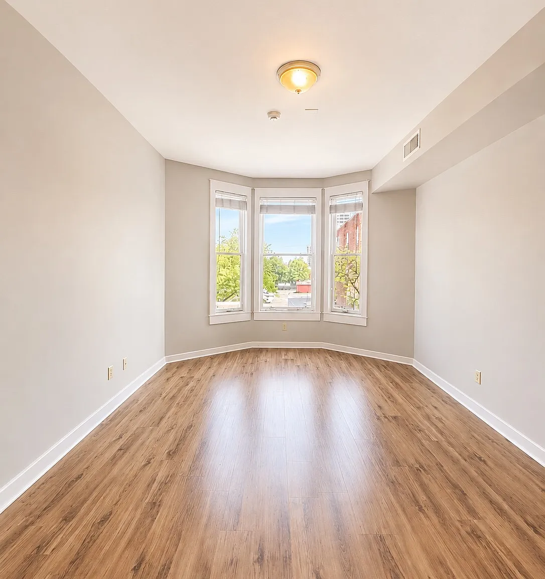 Studio, 571 sqft, $975 — Photo 2