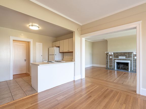 3rd image of 322 El Camino Del Mar Unit 1