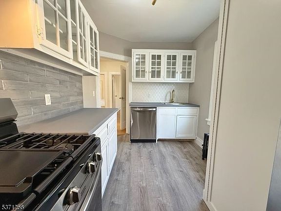 3rd image of 166 Washington Pl