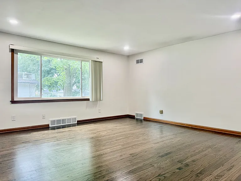 102 Harrison Ave — Photo 1