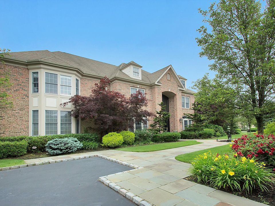 8 Legends Cir, Melville, NY 11747 Zillow