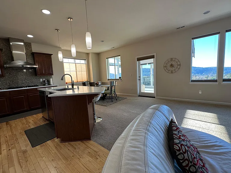 1821 10th Ave NE — Photo 12