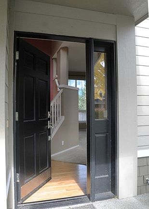 2nd image of 410 SE 10th St