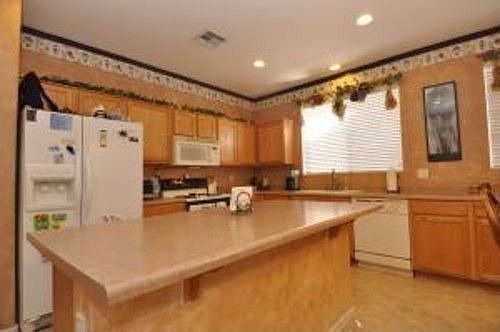 4th image of 268 E Canary Ct