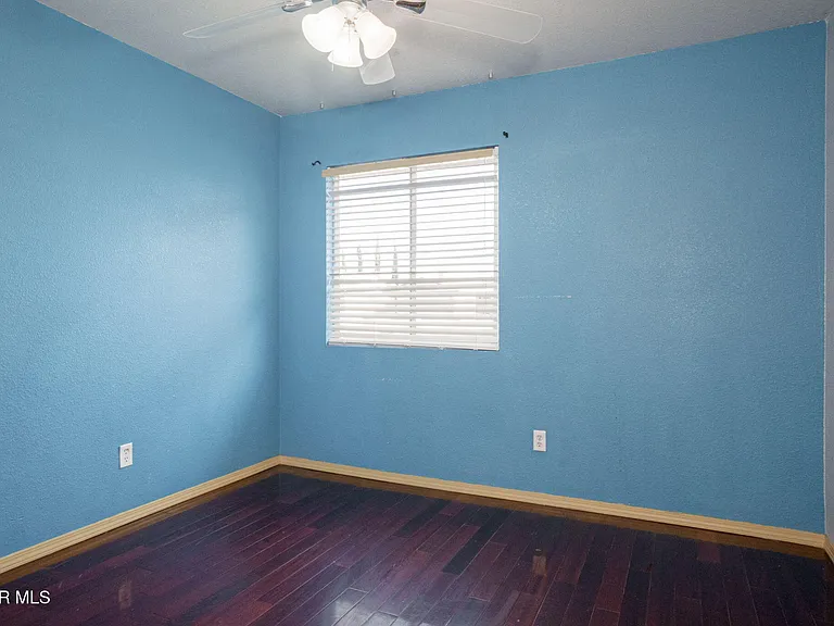 10805 Hitchcock Ave — Photo 15