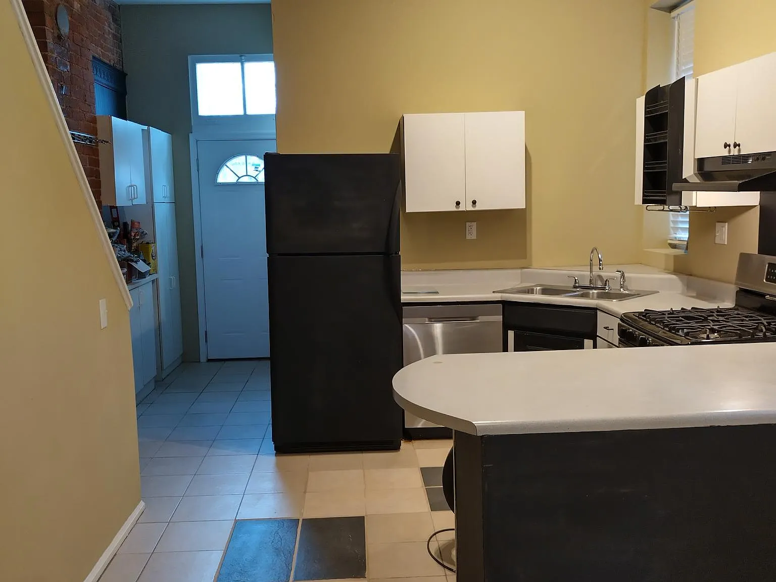 2 bed, 1100 sqft, $1,650 — Photo 4