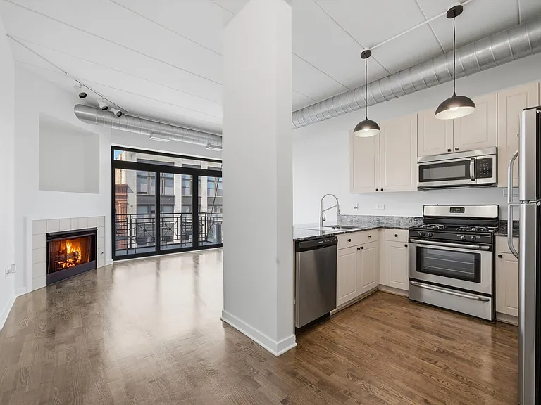 1155 W Madison St #507 — Photo 15