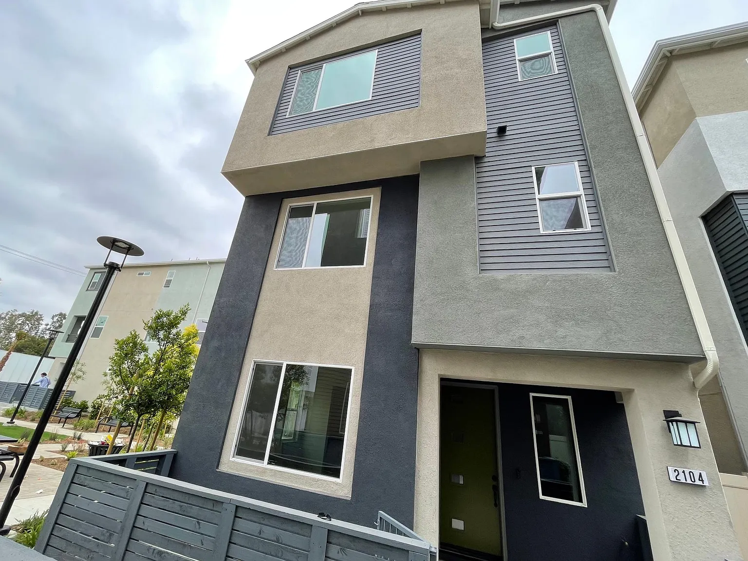 4 bed, 3.5 bath, 2456 sqft, $4,600 — Photo 2