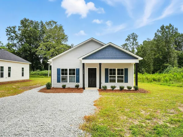 1309 S 14th St, Lillington, NC 27546