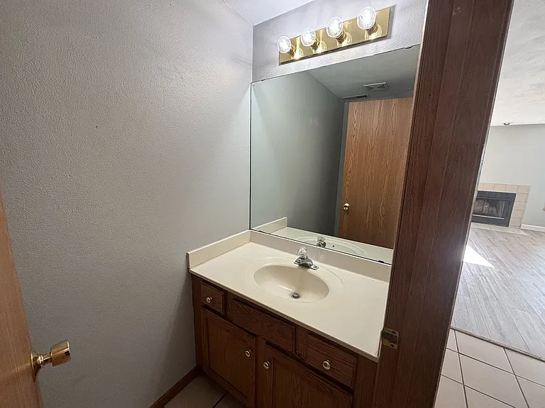 386 Amphitheater Dr — Photo 9