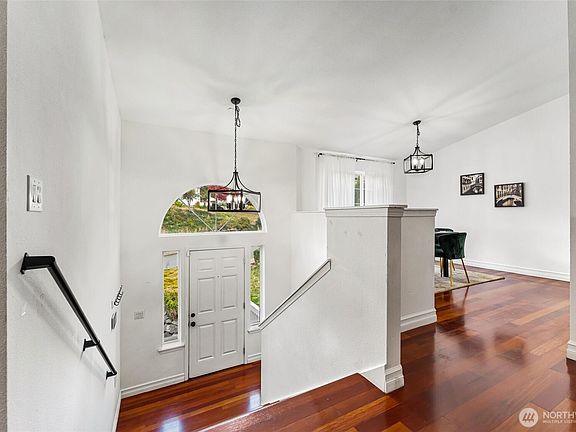 5th image of 19306 Evergreen Drive E