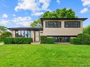 710 Merlin Dr, Schaumburg, IL 60193