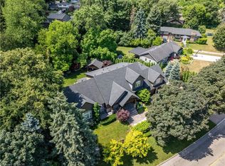 921 Scenic Dr, Hamilton, ON L9C 1H7