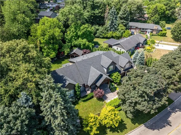 921 Scenic Dr, Hamilton, ON L9C 1H7