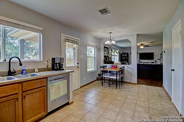 3906 Azalea Breeze — Photo 20
