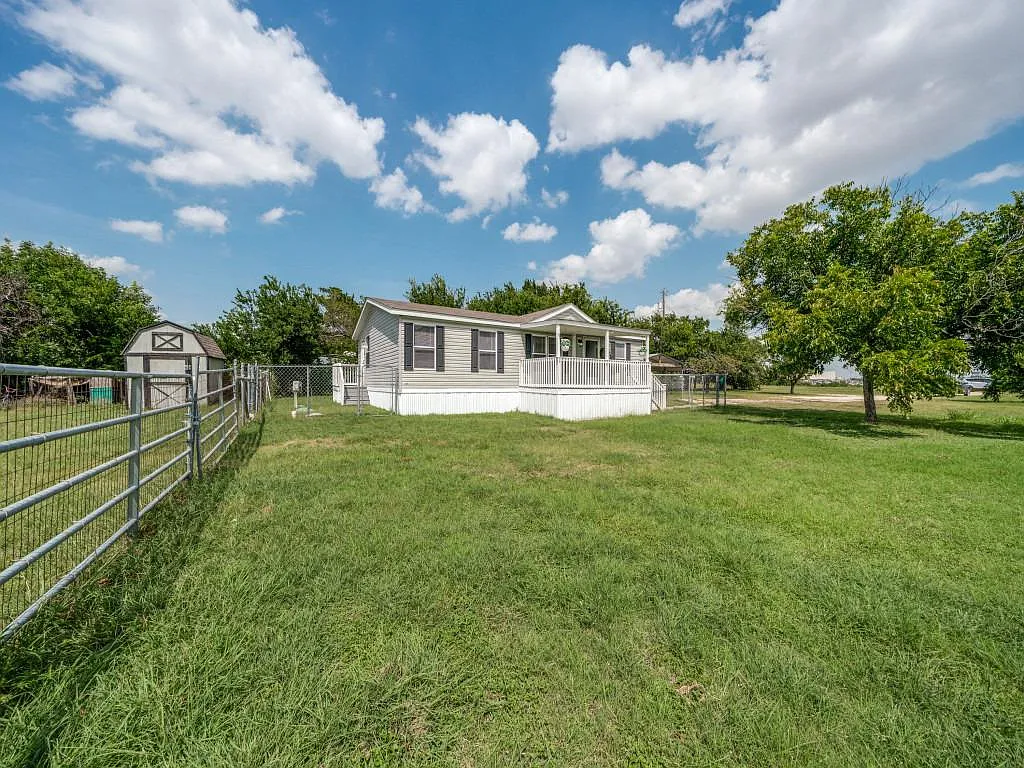 3 bed, 2.0 bath, 1120 sqft, $1,500 — Photo 1