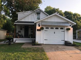 534 E 3rd St, Papillion, NE 68046