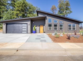 409 Selah Ln, Cave Junction, OR 97523
