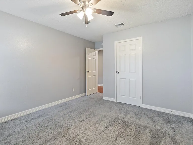 210 Pecan Valley Ct — Photo 23