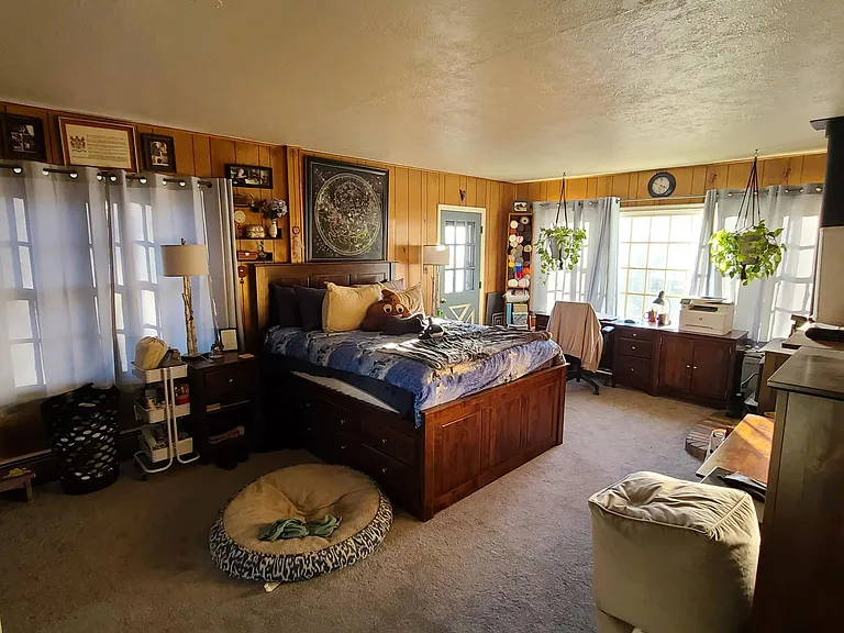 Family Room/Non-Conforming Bedroom. New Carpet and Paint.