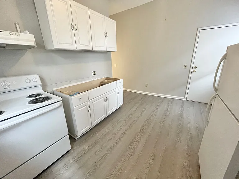 1718-34 E Lafayette Pl — Photo 2