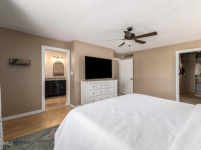 413 E Ellis Dr — Photo 11
