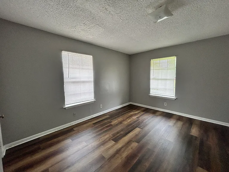 901 E 29th Ave — Photo 54