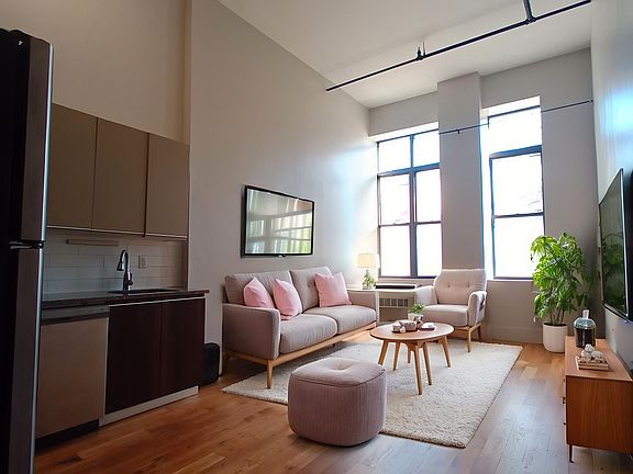 3rd image of 41 Kosciuszko St APT 109