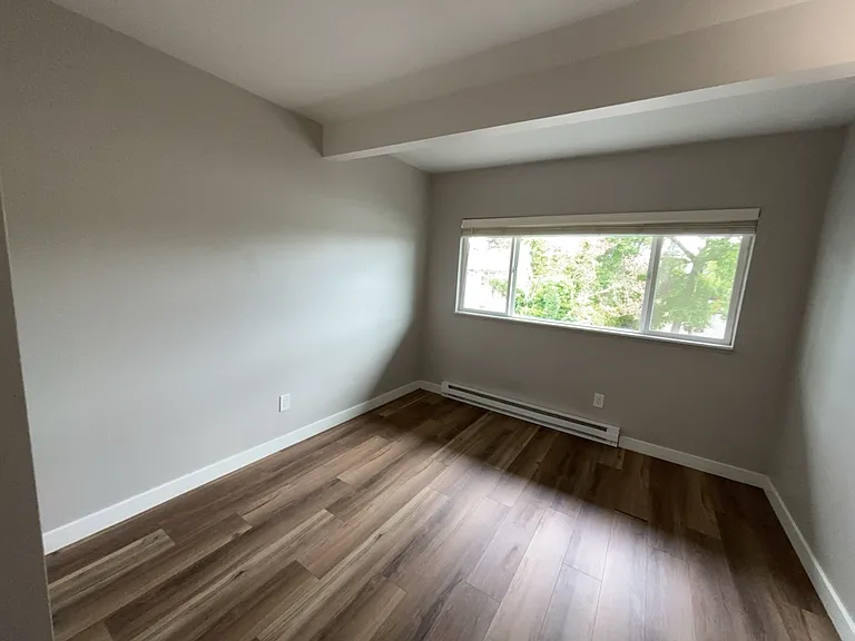 Hall Court Apartments — Photo 14