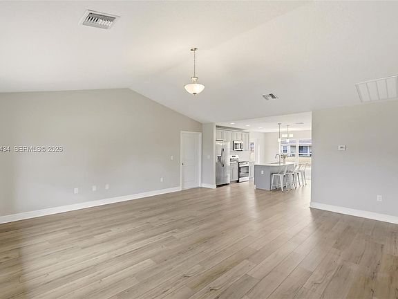 5th image of 6823 Dickinson Dr