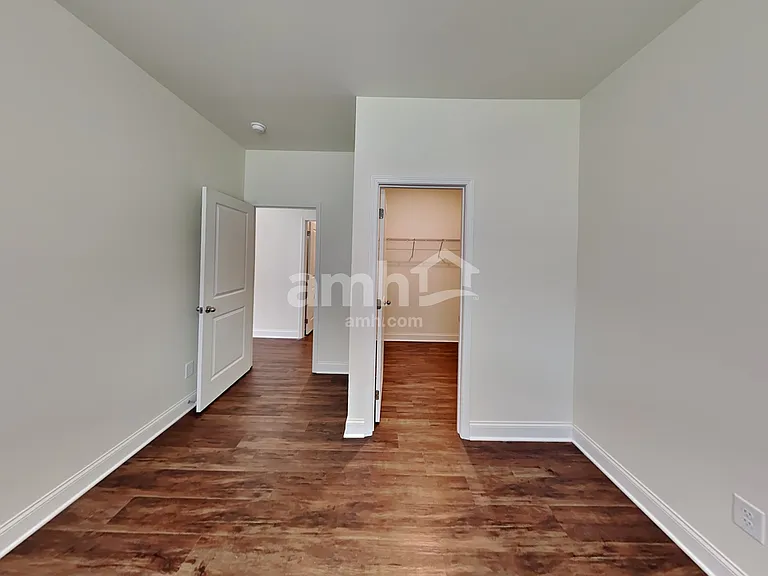 889 Carnaby Ln — Photo 14