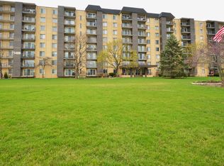 5400 Walnut Ave Unit 111, Downers Grove, IL 60515