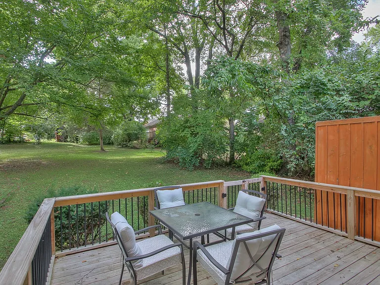 3321 Lealand Ln — Photo 36