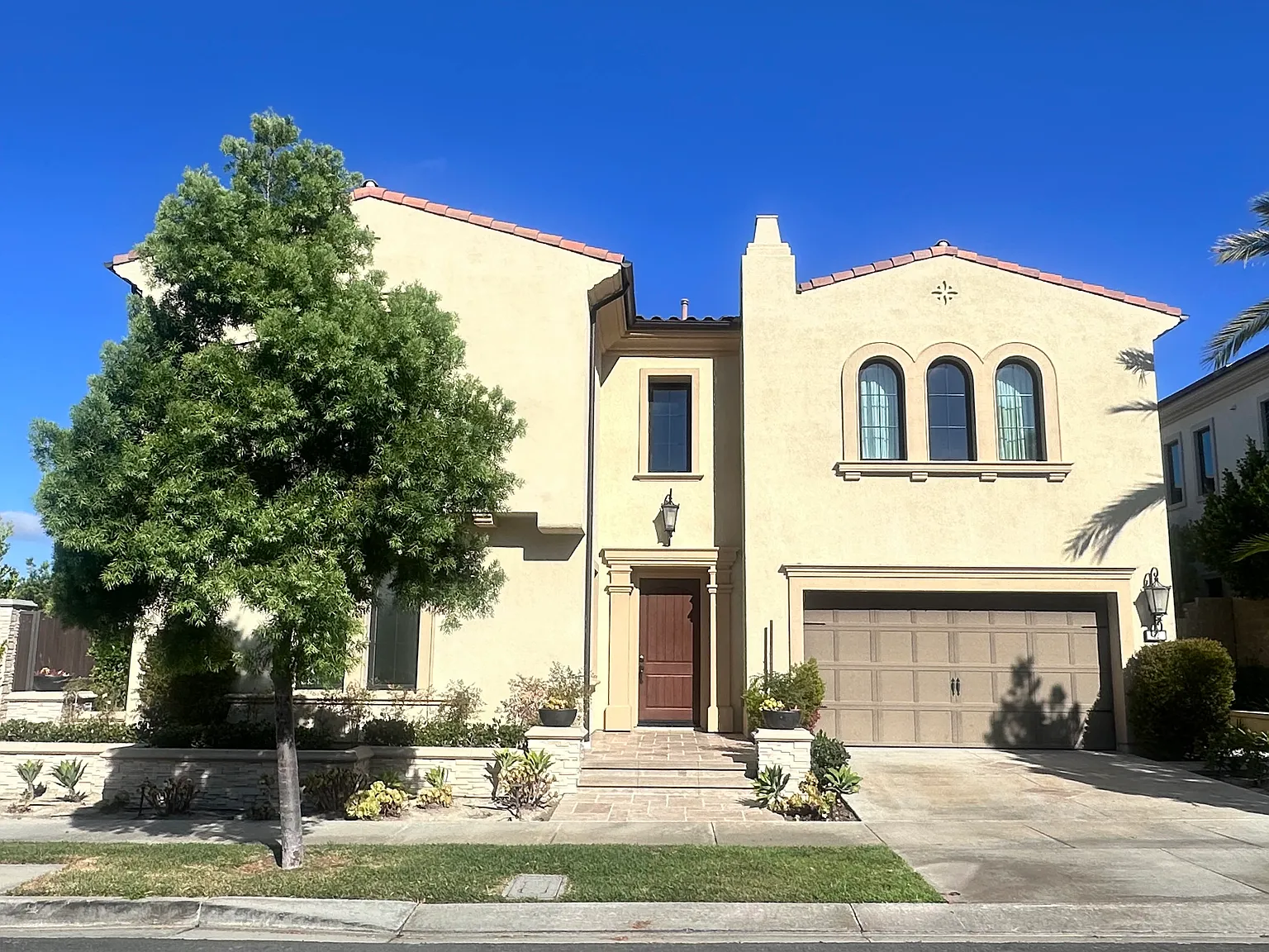 5 bed, 5.5 bath, 5660 sqft, $15,000 — Photo 1
