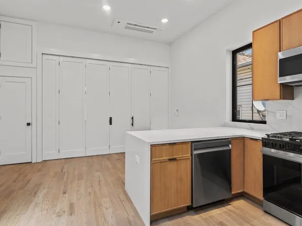 41 47th Street image 15 of 22