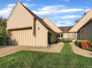 1109 Boulder Ct, Lansing, MI 48917