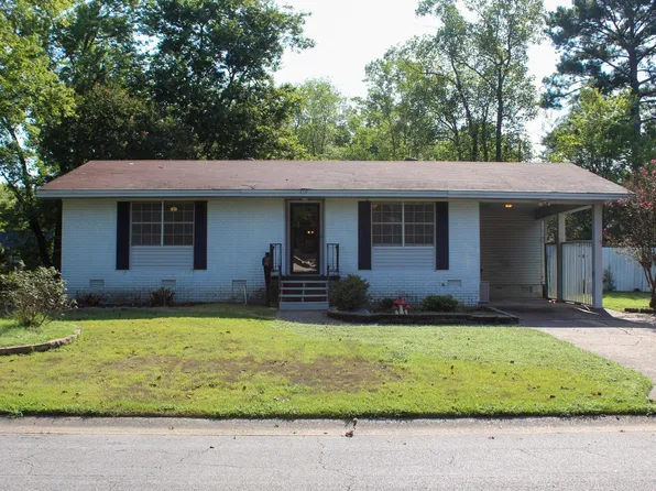 712 N Spruce St, Searcy, AR 72143