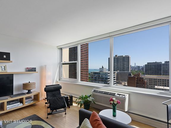 5th image of 336 W Wellington Ave APT 2501