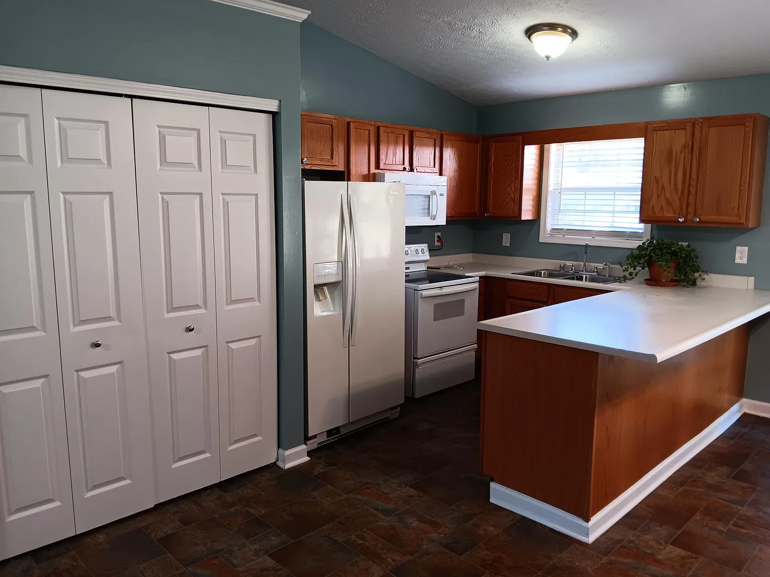 236 Oaklawn Dr — Photo 4