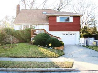 10 Ann Rose St, Massapequa, NY 11758