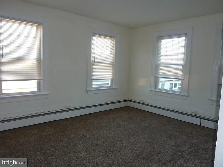 321 Camden Ave — Photo 7