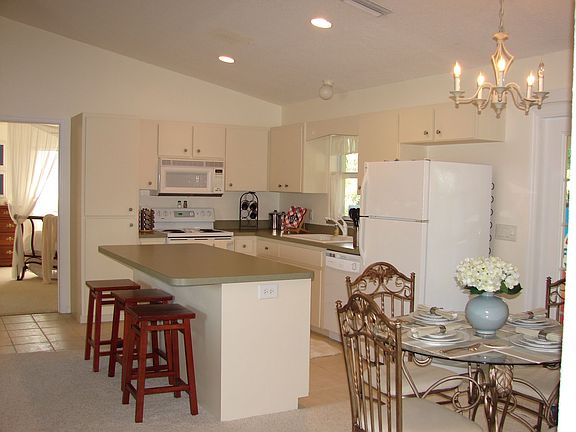 Kitchen & Center Island