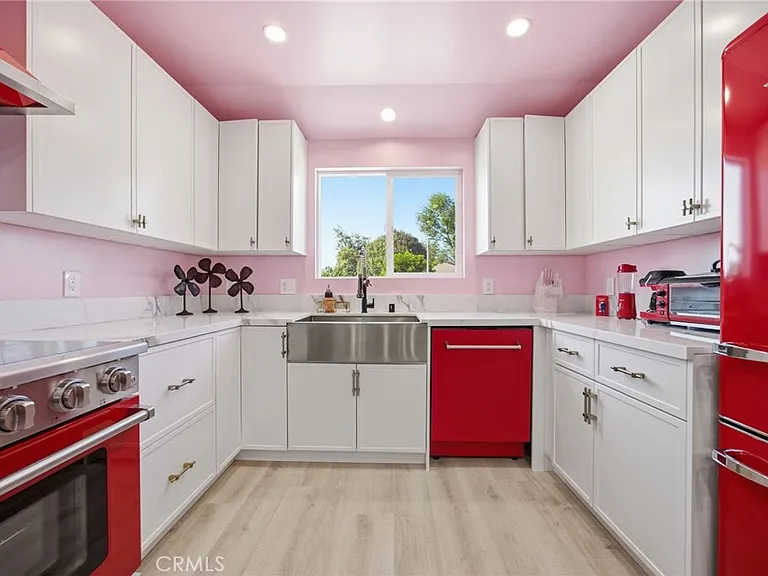 17658 Martha St — Photo 5
