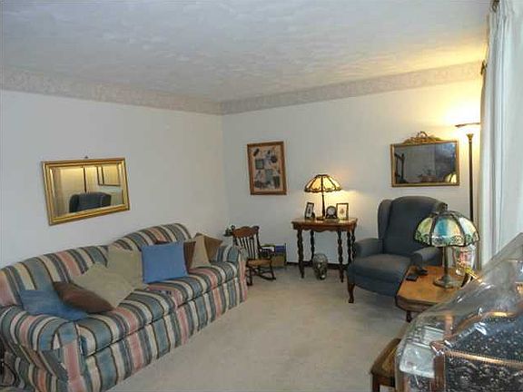 2nd image of 107 Ashwood Ct