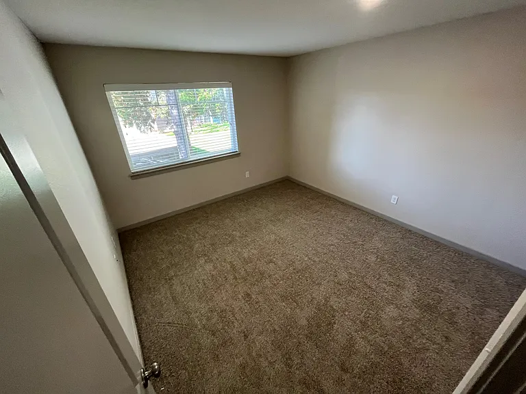 Commons at Redwood Creek — Photo 43