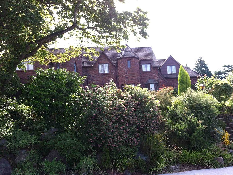 2nd image of 3500 46th Ave NE