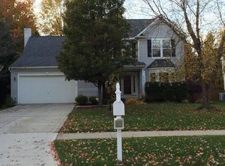 8966 Lakeview Dr, Olmsted Falls, OH