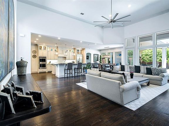3rd image of 4009 Beverly Dr